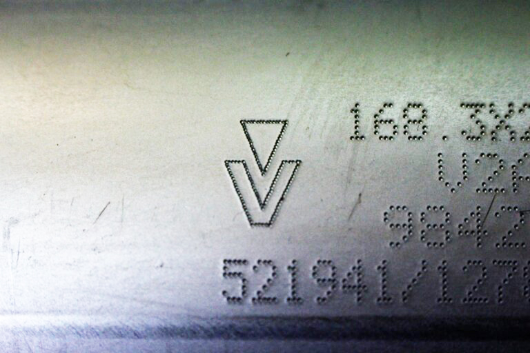 Herstellerkennzeichnung Varinox auf Edelstahl Schweißformteilen - Qualitätssicherung